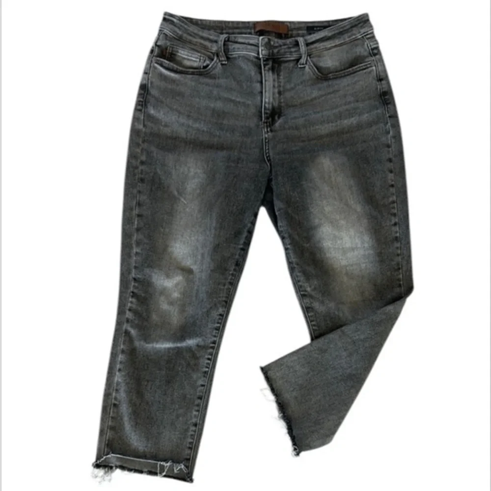 Judy Blue Slim Fit crop jeans in black wash size 31